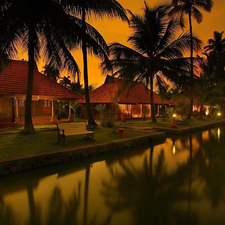 コンダイ リップ バックウォーター ヘリテージ リゾート Kochi エクステリア 写真